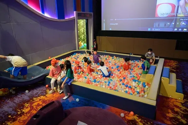 เด็กกำลังเล่นในโรงหนัง Kids Cinema เมเจอร์ เด็กกำลังเล่นในโรงหนัง Kids Cinema เมเจอร์