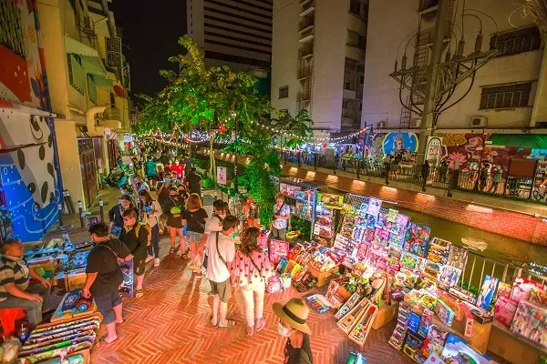  บรรยากาศถนนคนเดินคลองโอ่งอ่าง