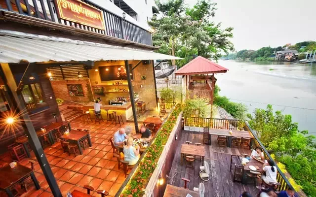 ร้านอาหารท่าหลวง