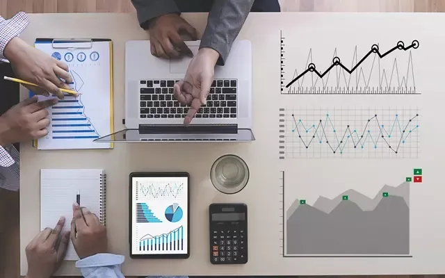 นักธุรกิจกำลังประชุม