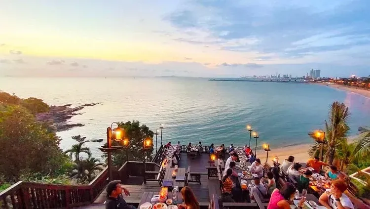 ร้านริมผาลาภิน