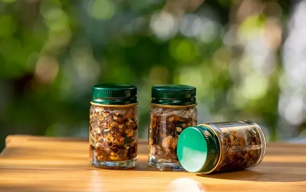 ยาดมสมุนไพรไทย