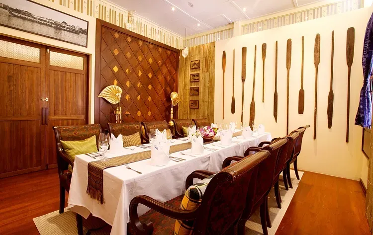 ร้าน The Local by Oam Thong Thai Cuisine ร้าน The Local by Oam Thong Thai Cuisine