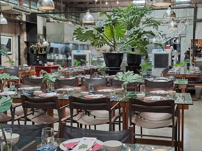 ร้านอาหารเดอะ เนเวอร์ เอนดิ้ง ซัมเมอร์ 