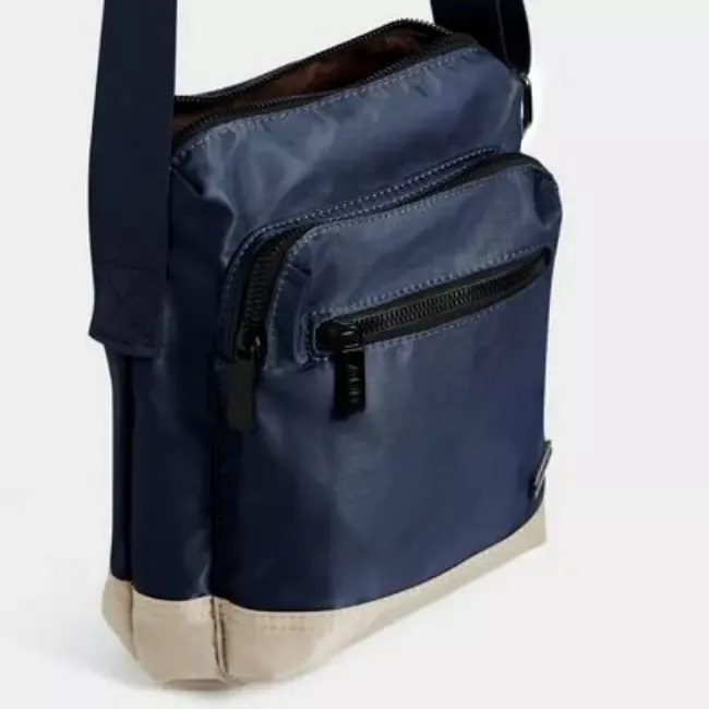 กระเป๋าสะพาย Weekend