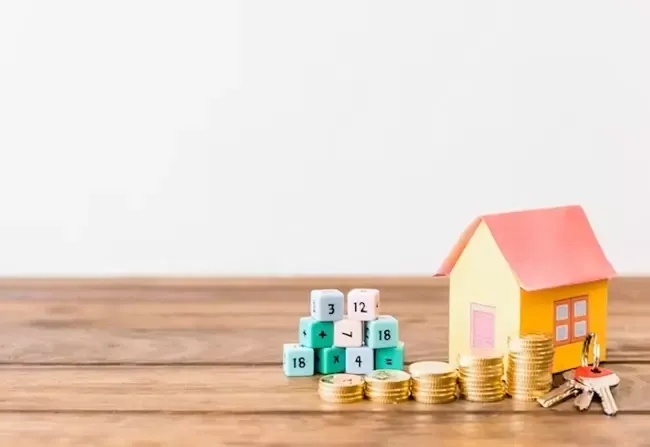 บ้าน กุญแจ และกองเหรียญ 