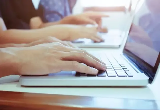 ใช้งานแล็ปท็อป 