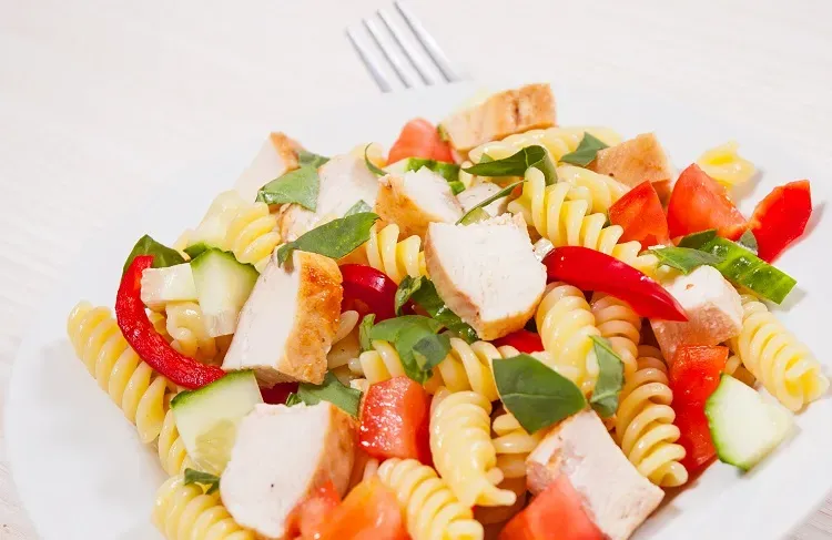 มักกะโรนีอกไก่