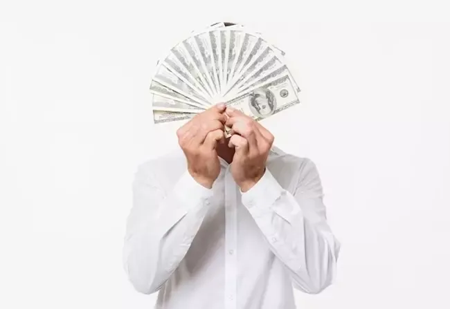 ผู้ชายถือเงินปิดหน้า ผู้ชายถือเงินปิดหน้า