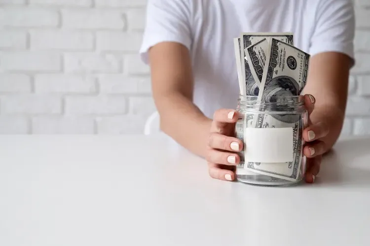 เงินอยู่ในขวดโหลแก้ว เงินอยู่ในขวดโหลแก้ว