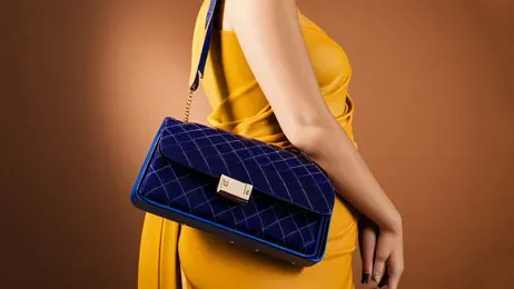กระเป๋าสะพายข้าง ผู้หญิง เลือกซื้อแบบไหนดี