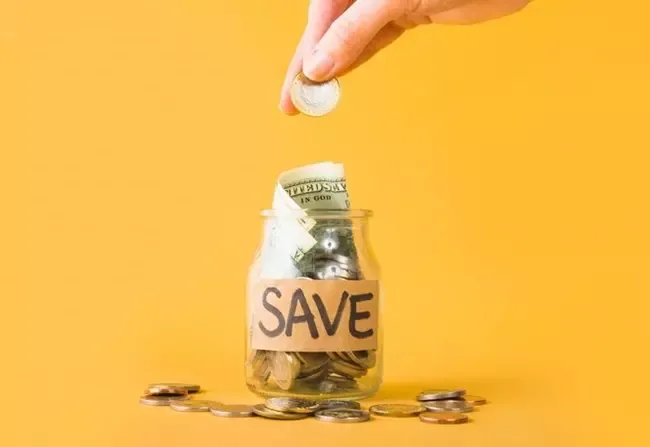 หยอดเหรียญใส่กระปุก