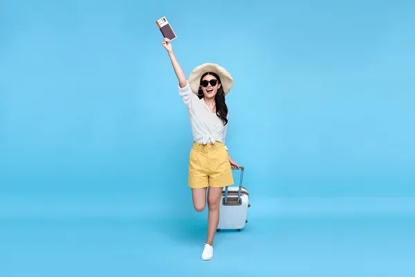 นักท่องเที่ยวชูพาสปอร์ต