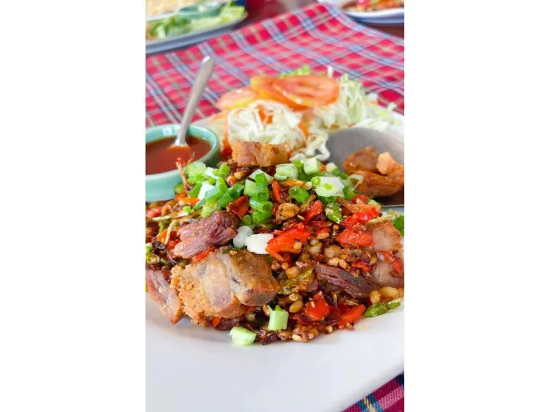 ร้านอาหารครัวรสแซ่บ