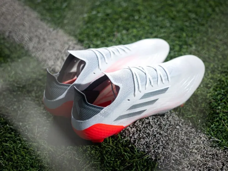 รองเท้าฟุตบอล รองเท้าฟุตบอล