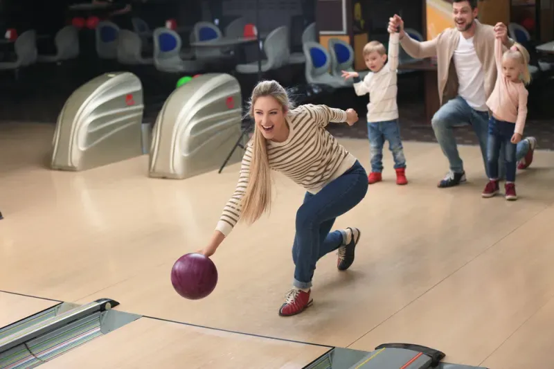 โยนโบว์ลิ่ง โยนโบว์ลิ่ง