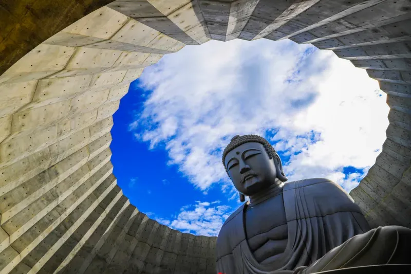 เนินแห่งพระพุทธเจ้า ที่ สุสานมาโคะมะไน ทาคิโนะ