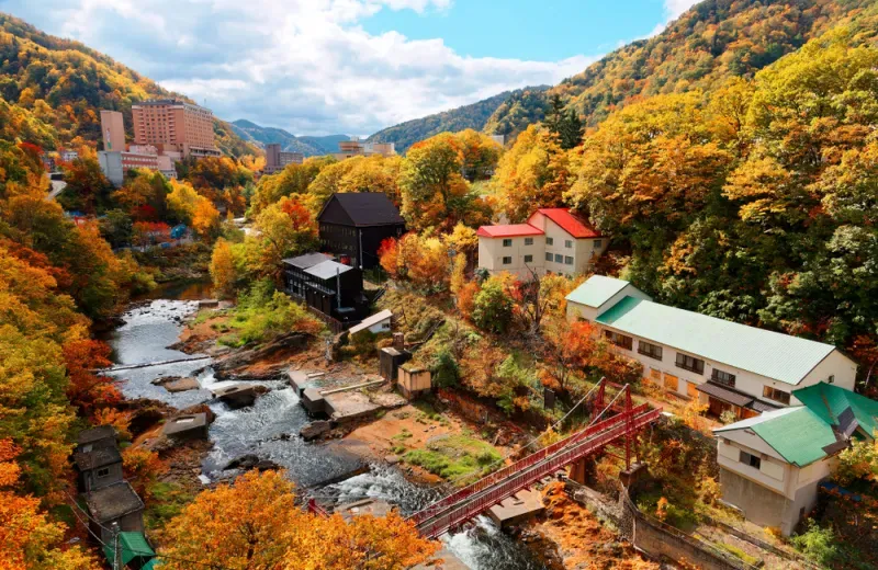 ย่านน้ำพุร้อนโจซังเค (Jozankei Onsen) ช่วงใบไม้เปลี่ยนสี ย่านน้ำพุร้อนโจซังเค (Jozankei Onsen) ช่วงใบไม้เปลี่ยนสี