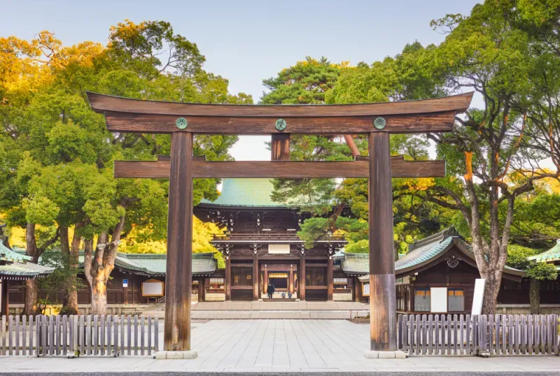 ศาลเจ้าเมจิ (Meiji Jingu) ศาลเจ้าเมจิ (Meiji Jingu)