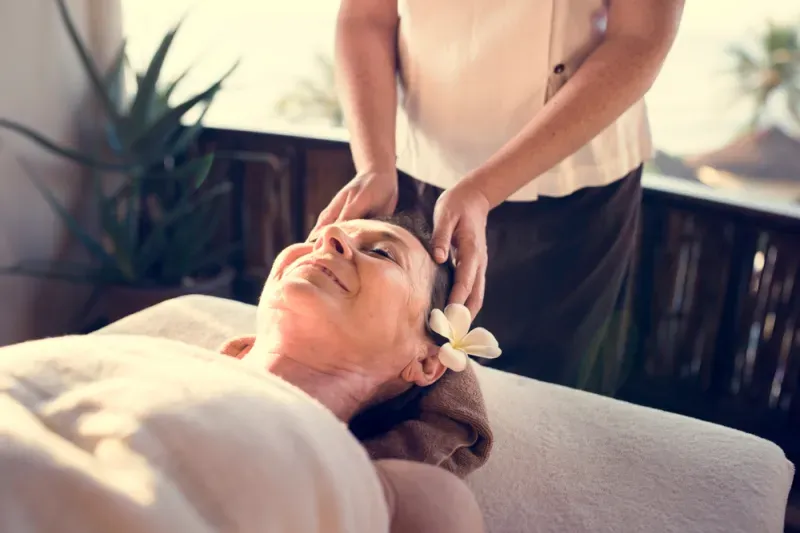 ผู้หญิงมีความสุขกับการสปา