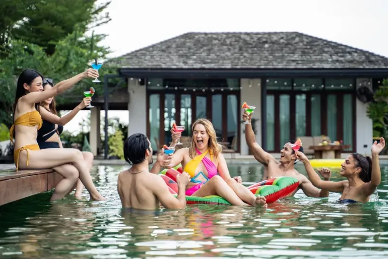 ฉลองวันเกิดปาร์ตี้ริมสระ