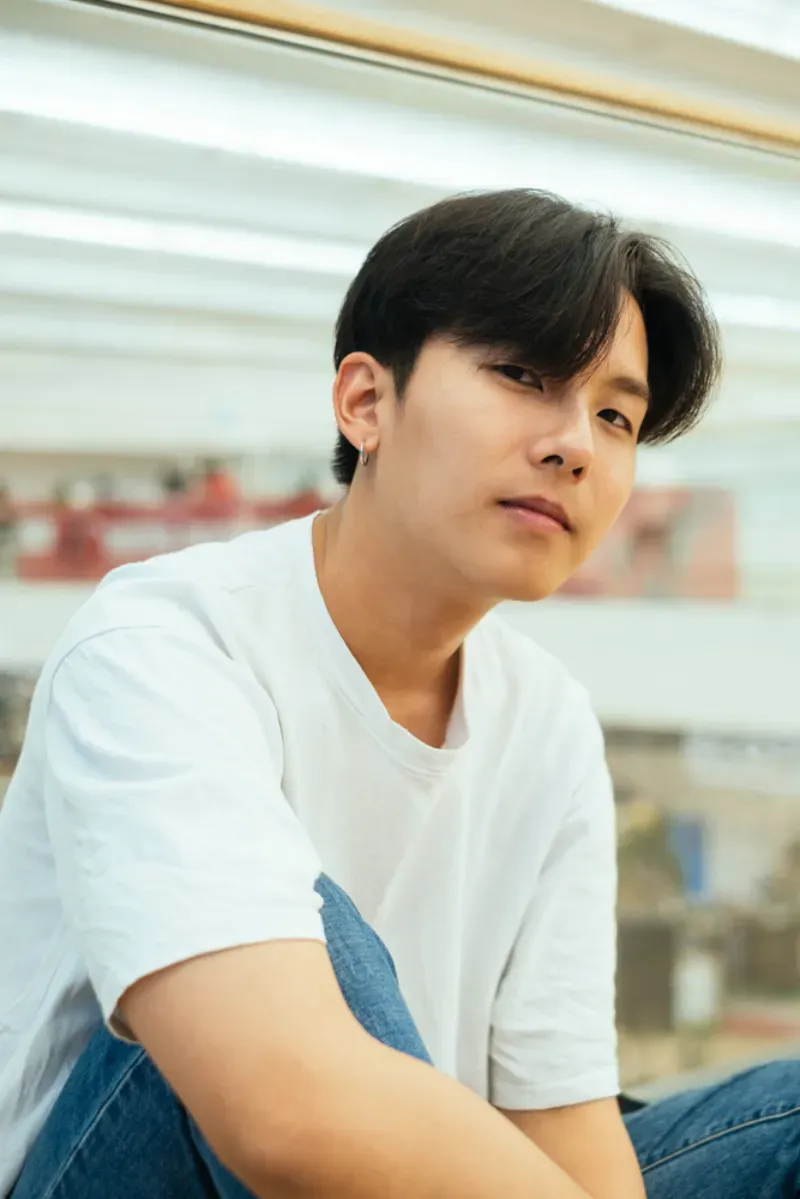 ทรงผม Two Block แสกกลาง