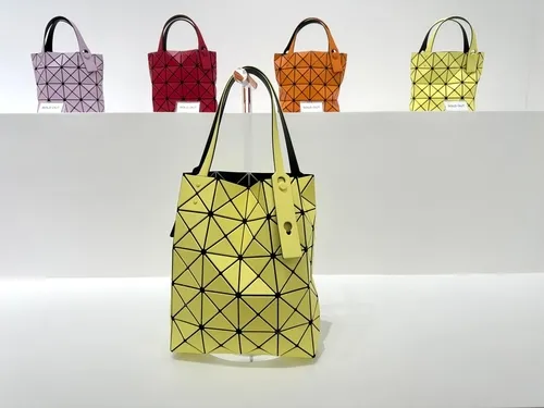 กระเป๋าแบรนด์ ญี่ปุ่น issey miyake