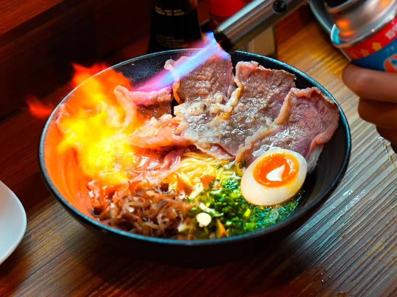 ภาพจาก Facebook: มิซาวะ โอซาก้า ทงโคะสึ ราเมง ภาพจาก Facebook: มิซาวะ โอซาก้า ทงโคะสึ ราเมง