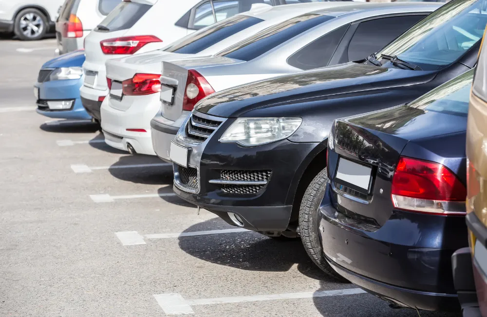 8 ที่จอดรถบรรทัดทองพร้อมอัตราค่าบริการ 8 ที่จอดรถบรรทัดทองพร้อมอัตราค่าบริการ