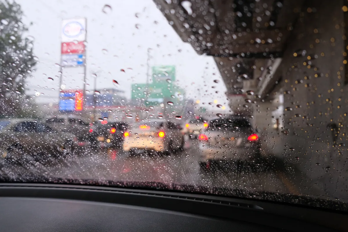 สถานการณ์ไหนบ้าง ที่ไม่ควรเปิดไฟขอทาง