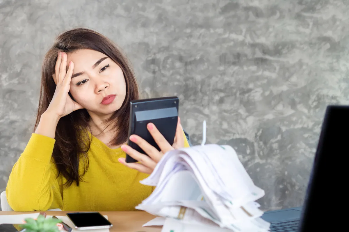 รู้ไว้ ไม่ตกเป็นเหยื่อ! แอปเงินกู้เถื่อน อันตรายอย่างไร ทำไมถึงควรหนีให้ห่าง