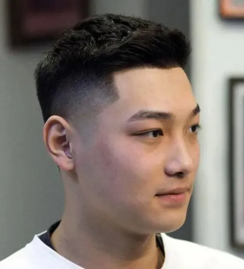 ทรงผมชายเปิดข้าง