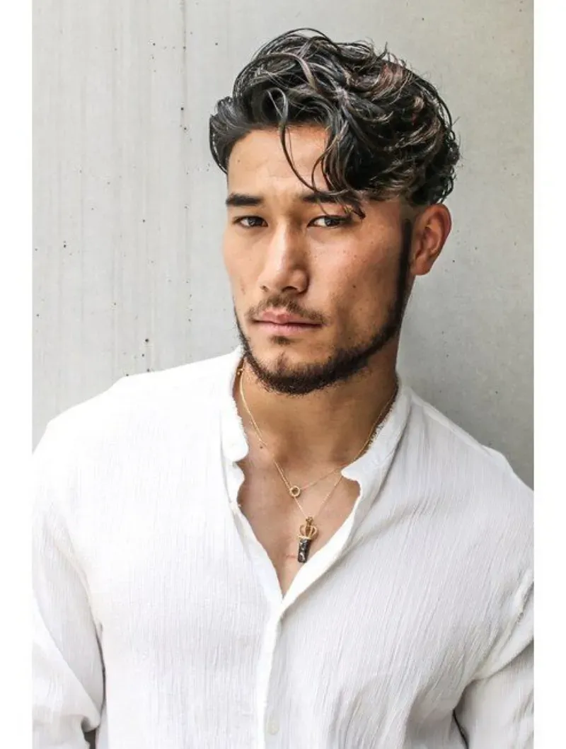 ทรงผมชายเปิดข้าง