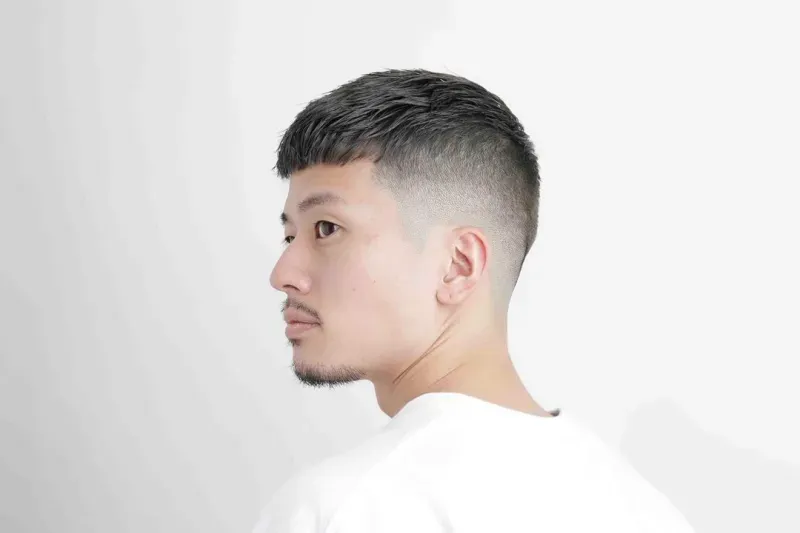 ทรงผมชายเปิดข้าง