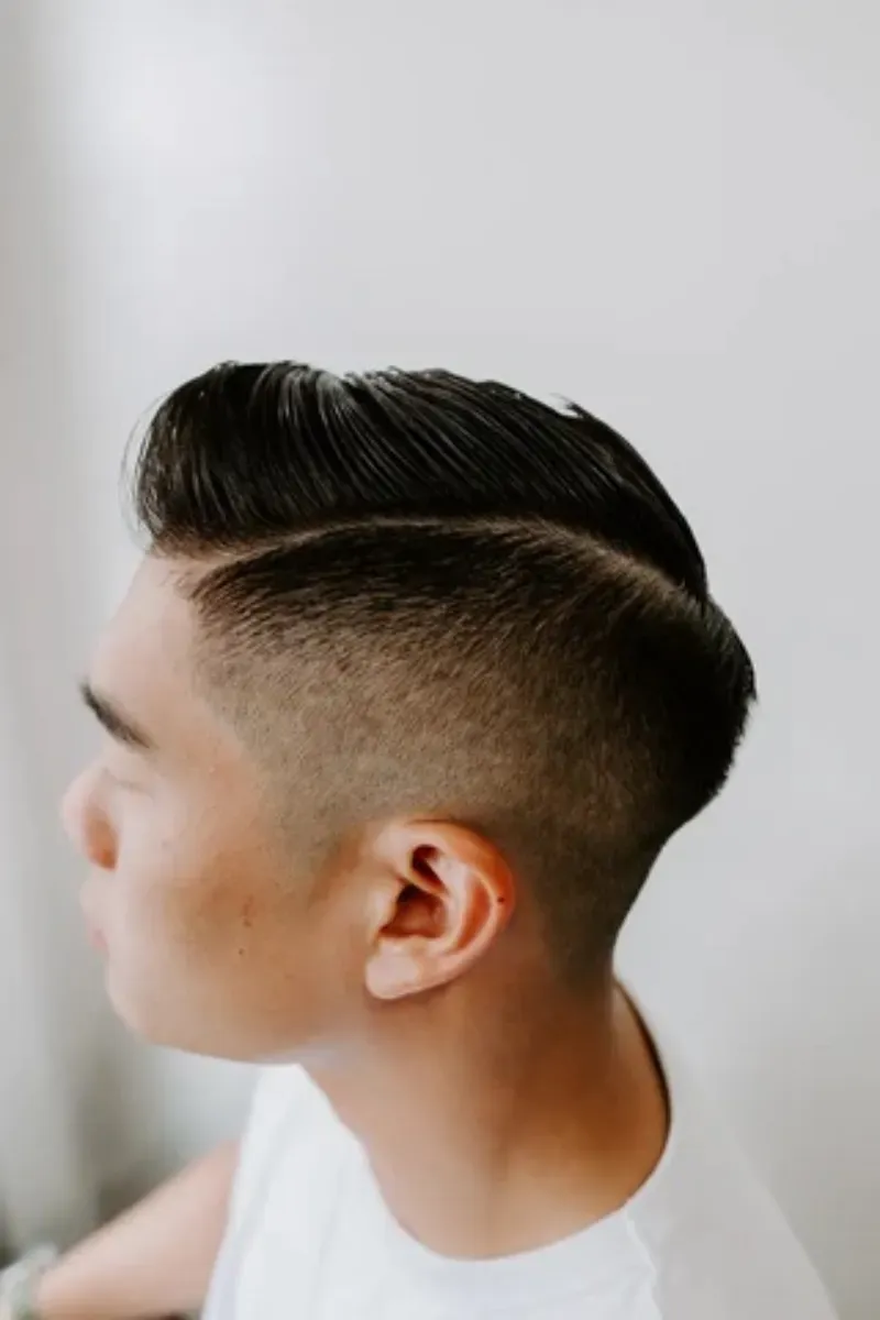 ทรงผมชายเปิดข้าง