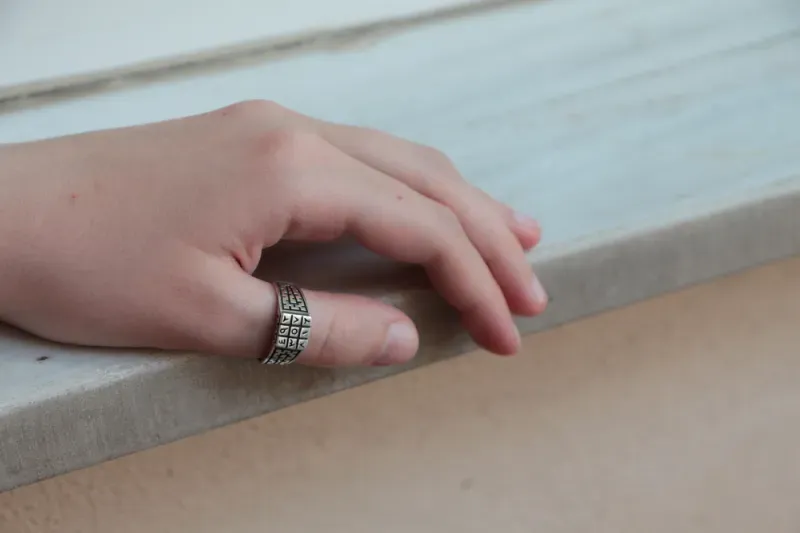 ใส่แหวนนิ้วไหน เงิน เข้า ใส่แหวนนิ้วไหน เงิน เข้า