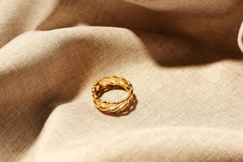 ใส่แหวนนิ้วไหน เงิน เข้า ใส่แหวนนิ้วไหน เงิน เข้า