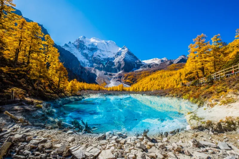 เมืองจีน