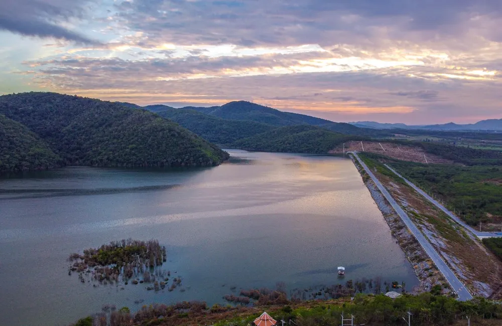 4. อ่างเก็บน้ำมวกเหล็ก จ.สระบุรี