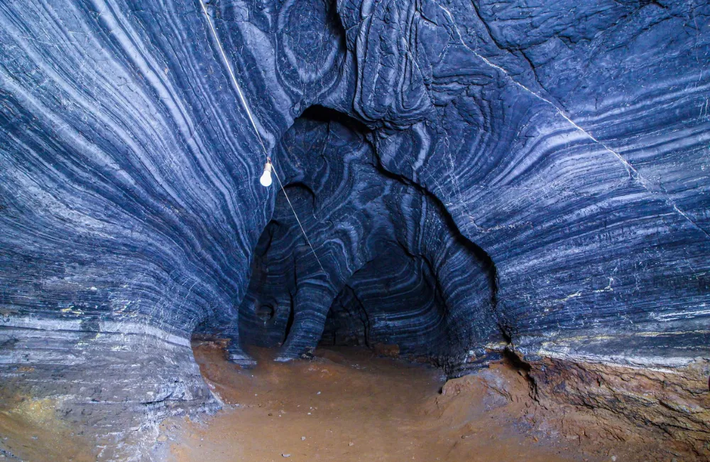 8. ถ้ำสีฟ้า จ.ตาก