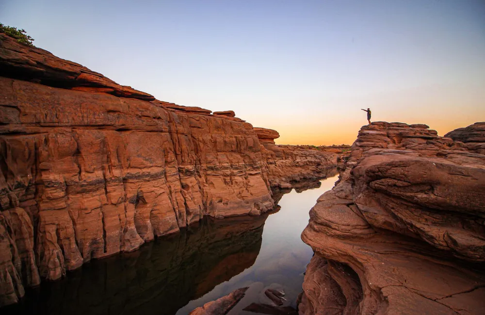 9. แก่งชมดาว จ.อุบลราชธานี