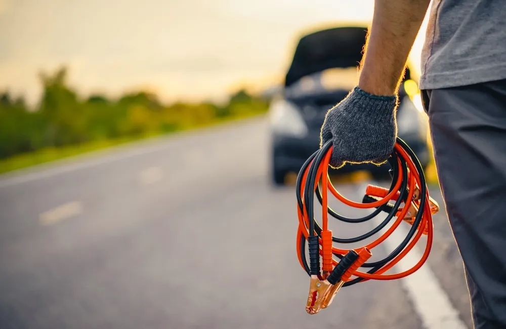 เตรียมอุปกรณ์ก่อนเริ่มจั๊มแบตรถยนต์