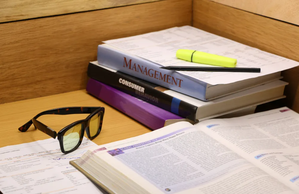 นอกจากค่าเทอมปริญญาโท ต้องเตรียมเงินอะไรอีก?