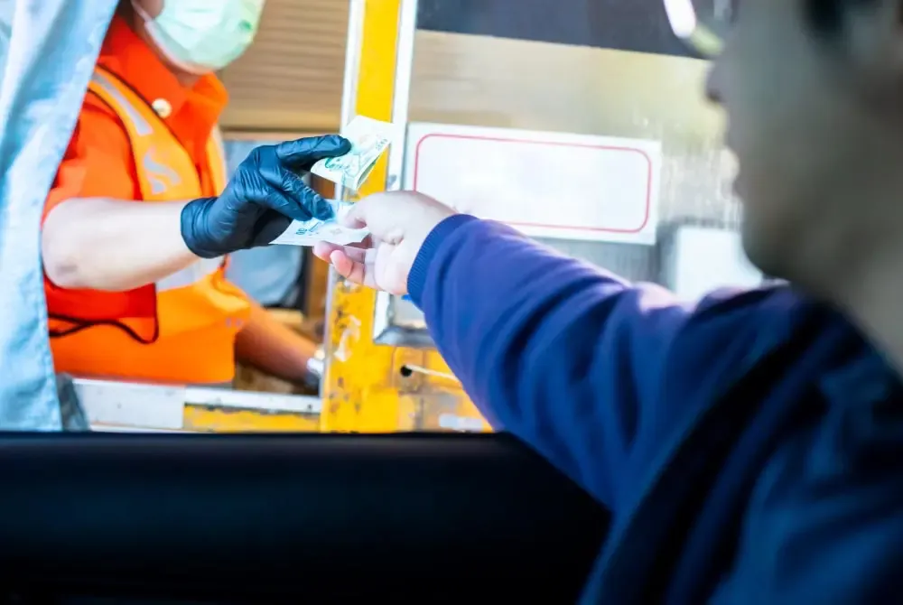 ถ้าไม่มีเงินสดขึ้นทางด่วน จะทำอย่างไรดี? ถ้าไม่มีเงินสดขึ้นทางด่วน จะทำอย่างไรดี?