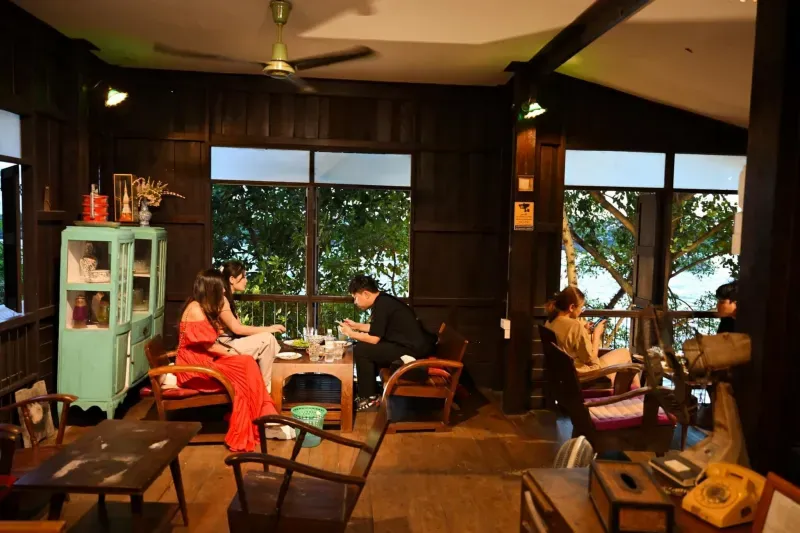 คาเฟ่ริมแม่น้ำเจ้าพระยา วิวสวย