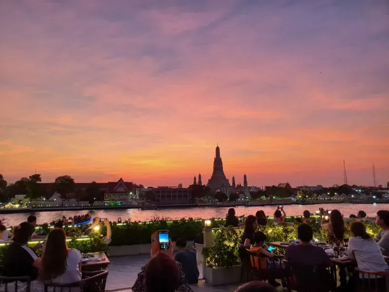 คาเฟ่ริมแม่น้ำเจ้าพระยา วิวสวย