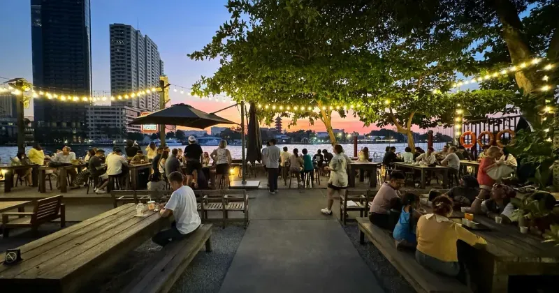 คาเฟ่ริมแม่น้ำเจ้าพระยา วิวสวย