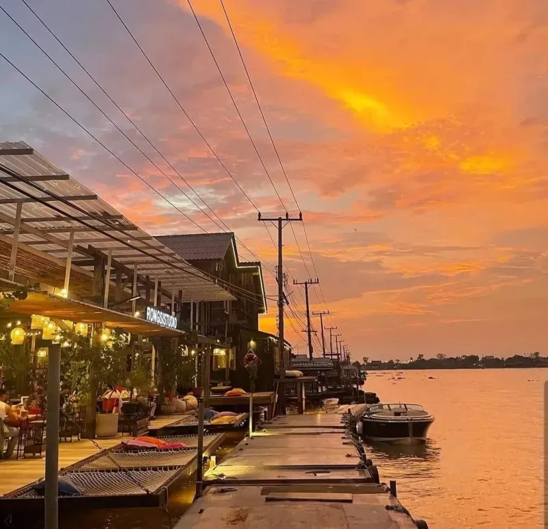 คาเฟ่ริมแม่น้ำเจ้าพระยา วิวสวย