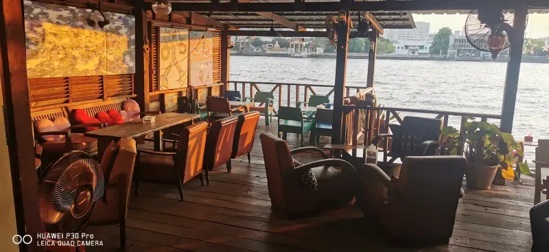 คาเฟ่ริมแม่น้ำเจ้าพระยา วิวสวย