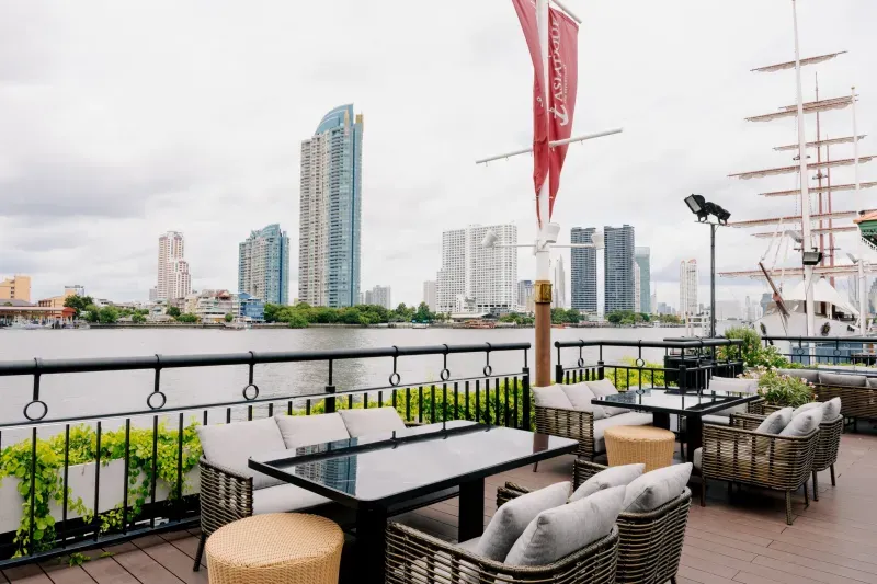 คาเฟ่ริมแม่น้ำเจ้าพระยา วิวสวย